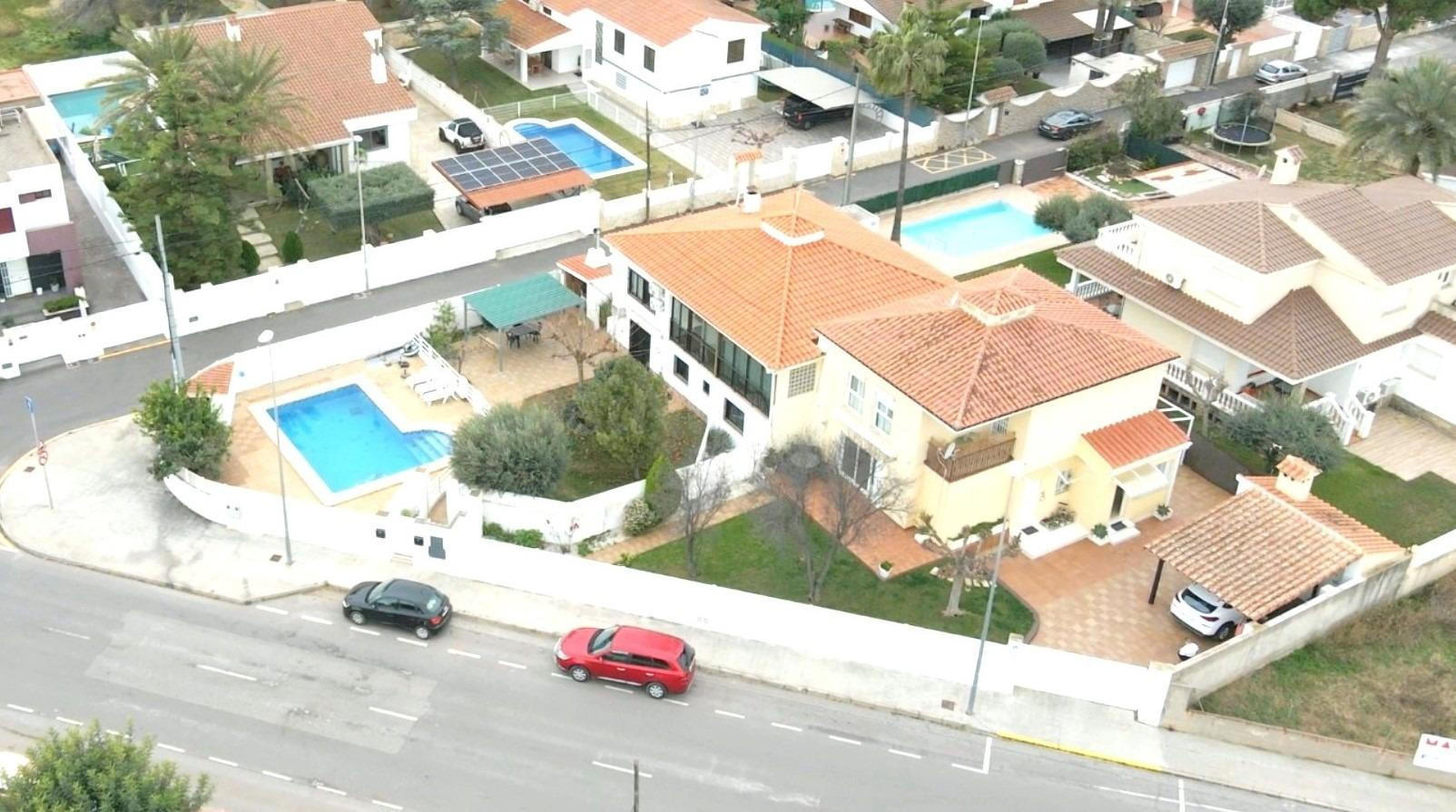Doble Villa en Benicasim con Piscina, Jardín y Licencia Airb