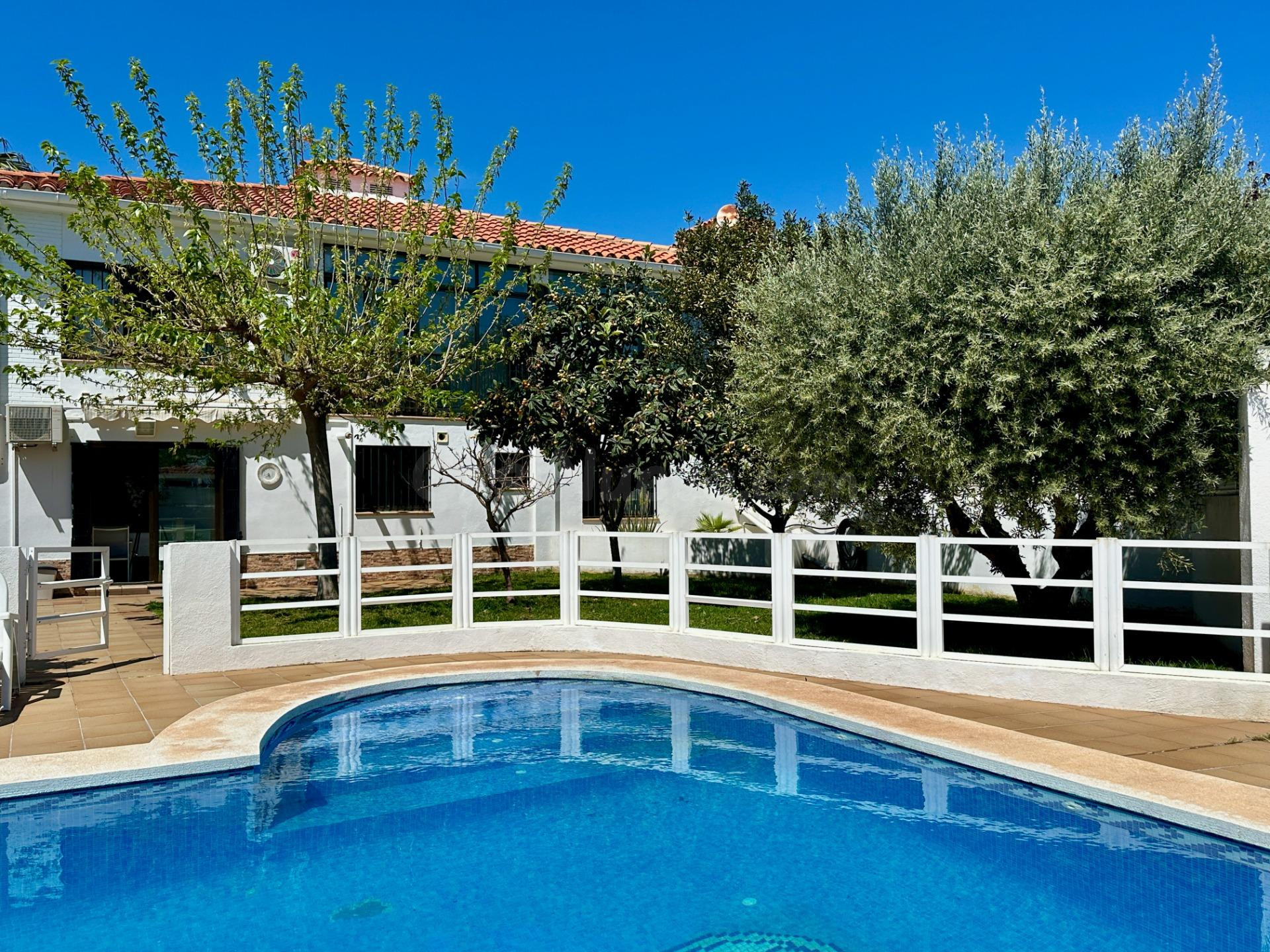 Doble Villa en Benicasim con Piscina, Jardín y Licencia Airb - foto 3