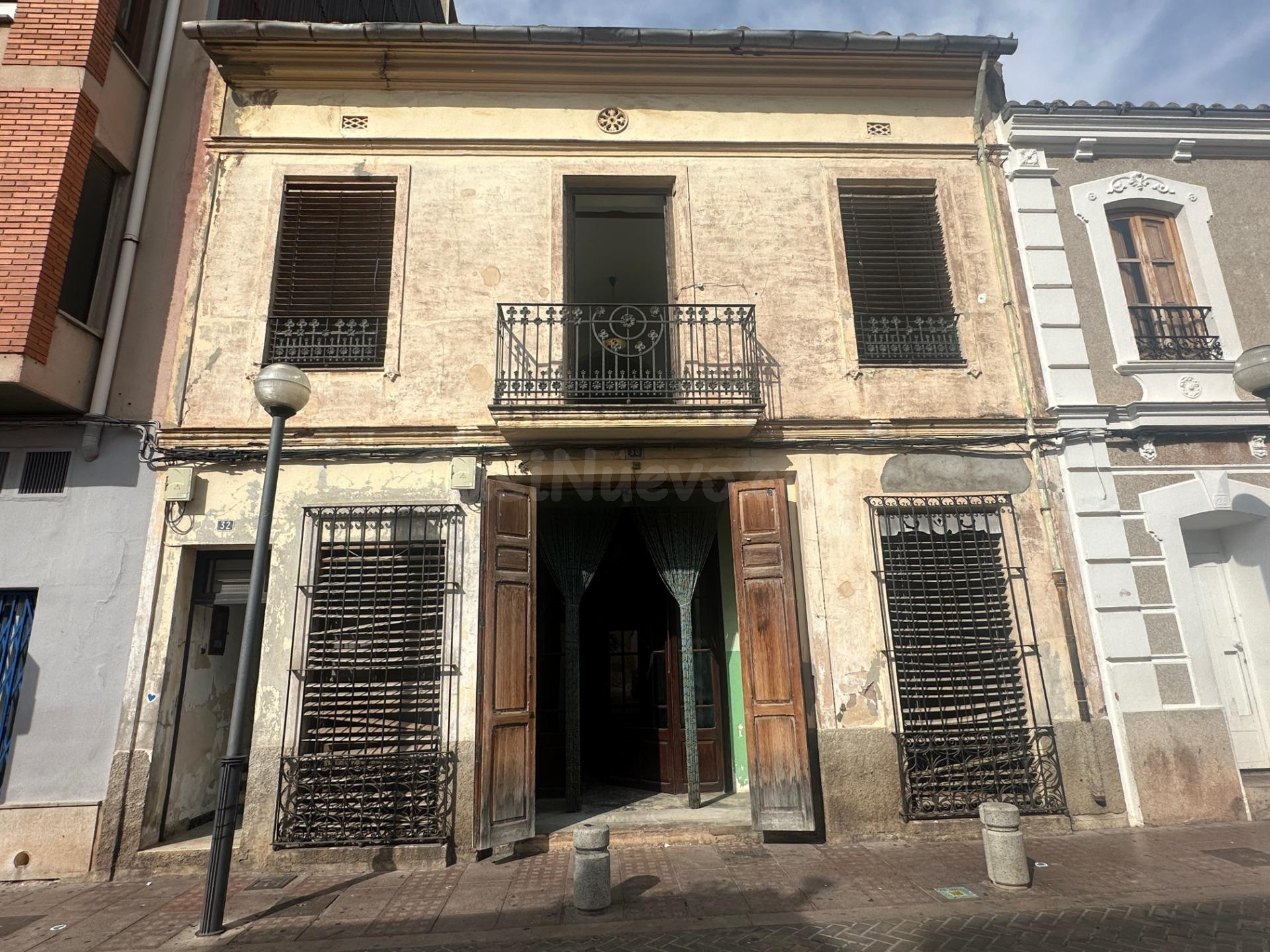 Edificio emblemático en el Centro de Benicasim - Ideal para Restaurante con terraza gran fachada y  patio interior. - foto 2