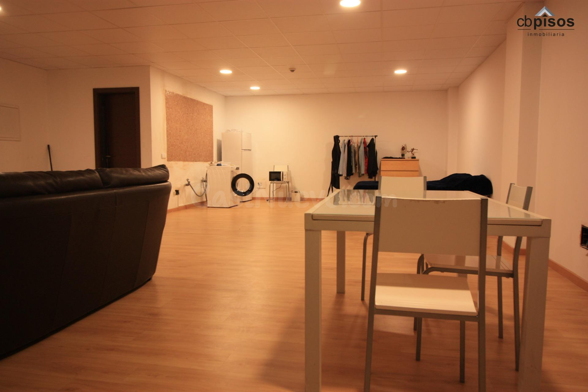 SE VENDE LOCAL MÁS DOS PLAZAS DE APARCAMIENTO EN ZONA POLÍGO - foto 2
