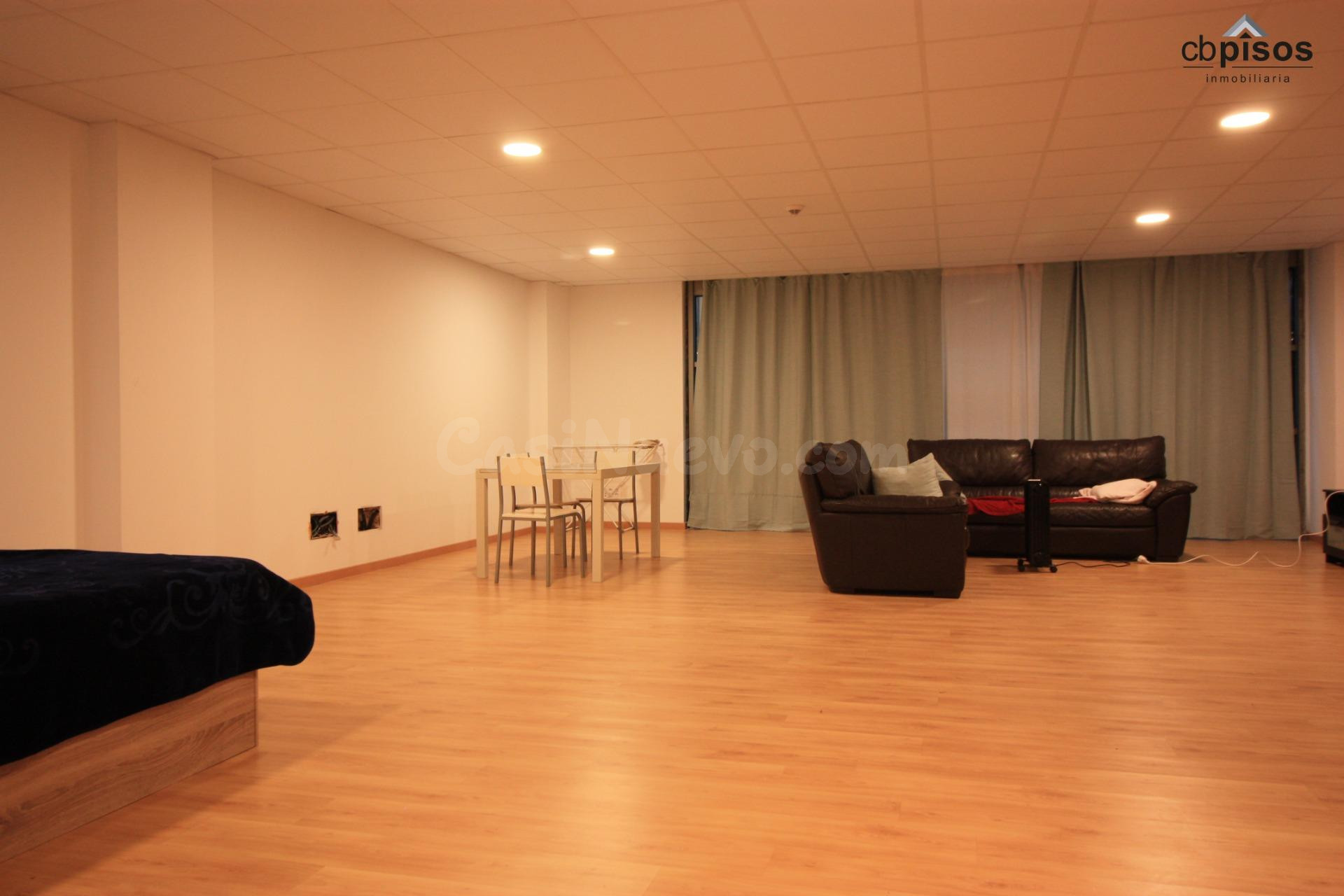 SE VENDE LOCAL MÁS DOS PLAZAS DE APARCAMIENTO EN ZONA POLÍGO - foto 3