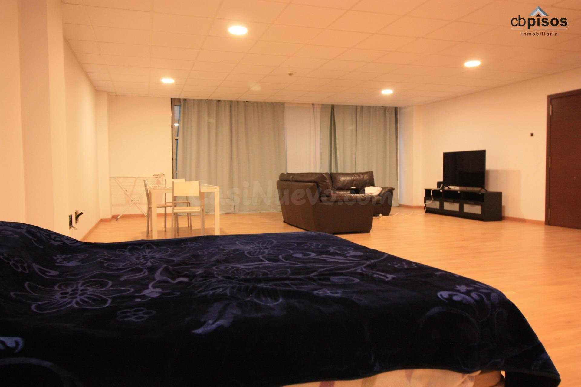 SE VENDE LOCAL MÁS DOS PLAZAS DE APARCAMIENTO EN ZONA POLÍGO - foto 4