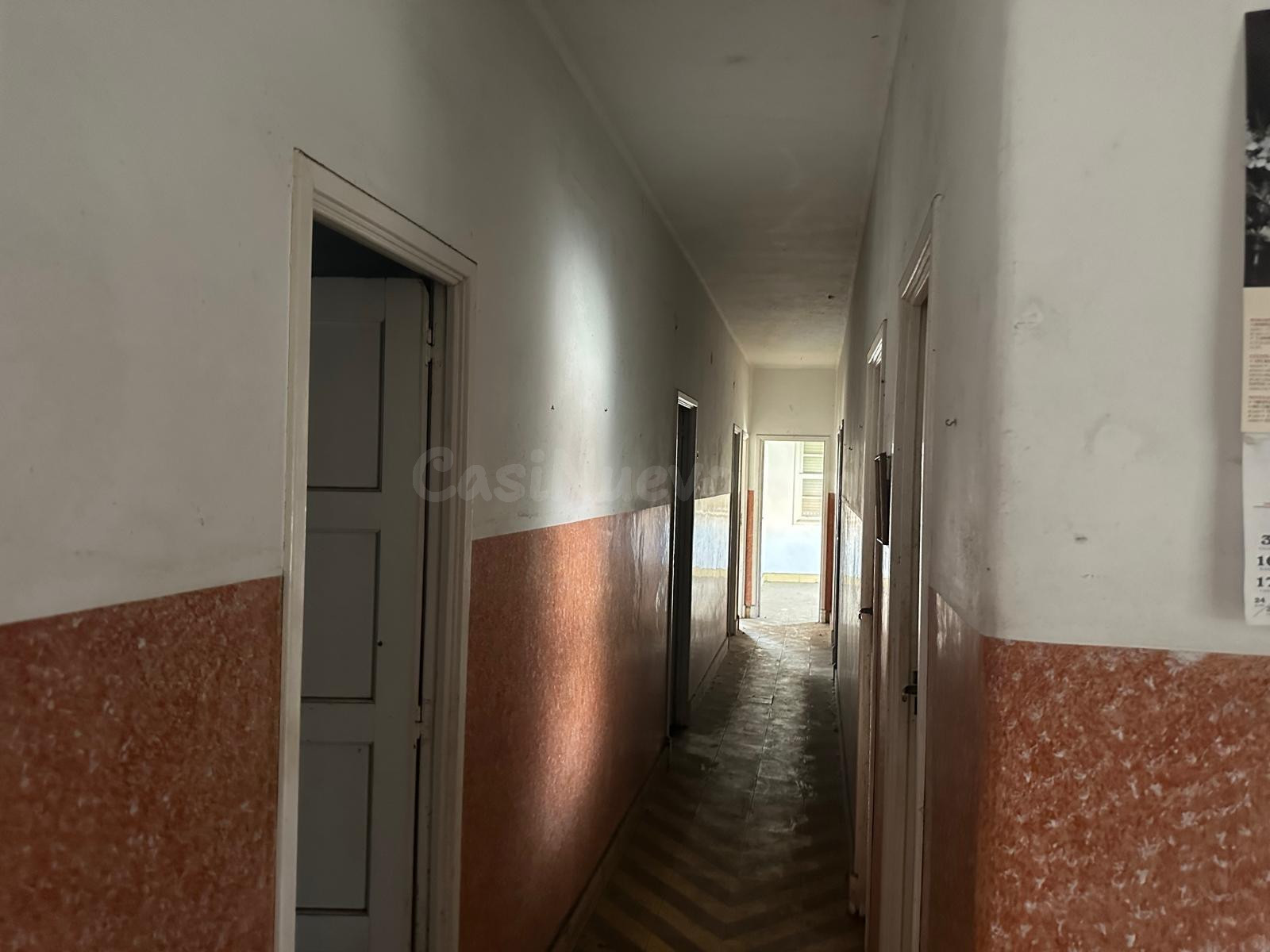 Se vende piso de 124 m2 junto con bajo , bodega y galpón de  - foto 2