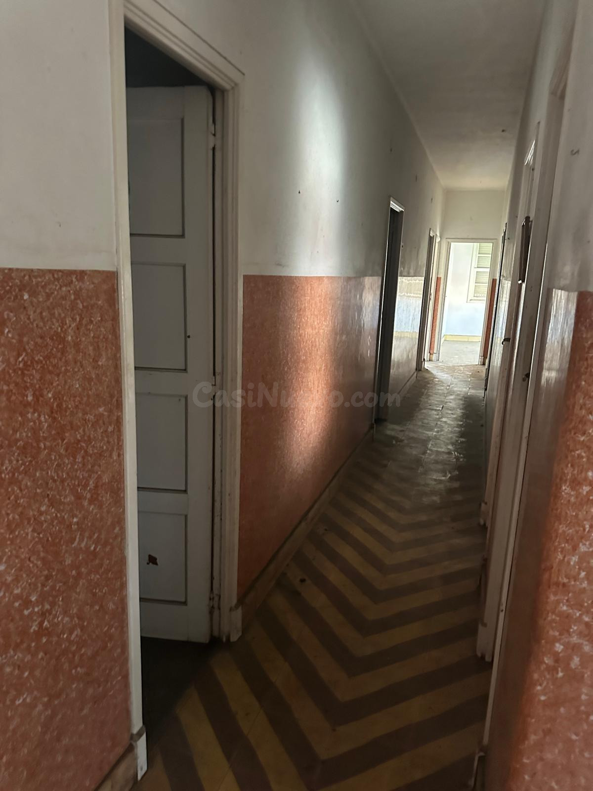 Se vende piso de 124 m2 junto con bajo , bodega y galpón de 