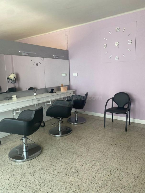 En venta local comercial + Garaje cerrado en Olot