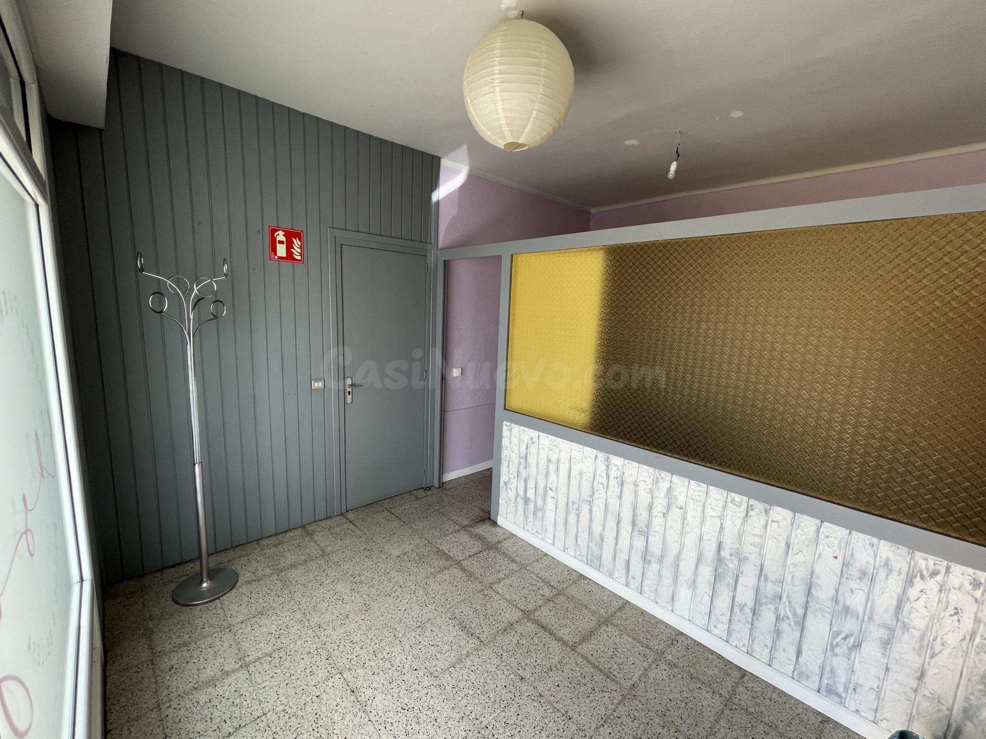 En venta local comercial + Garaje cerrado en Olot - foto 3