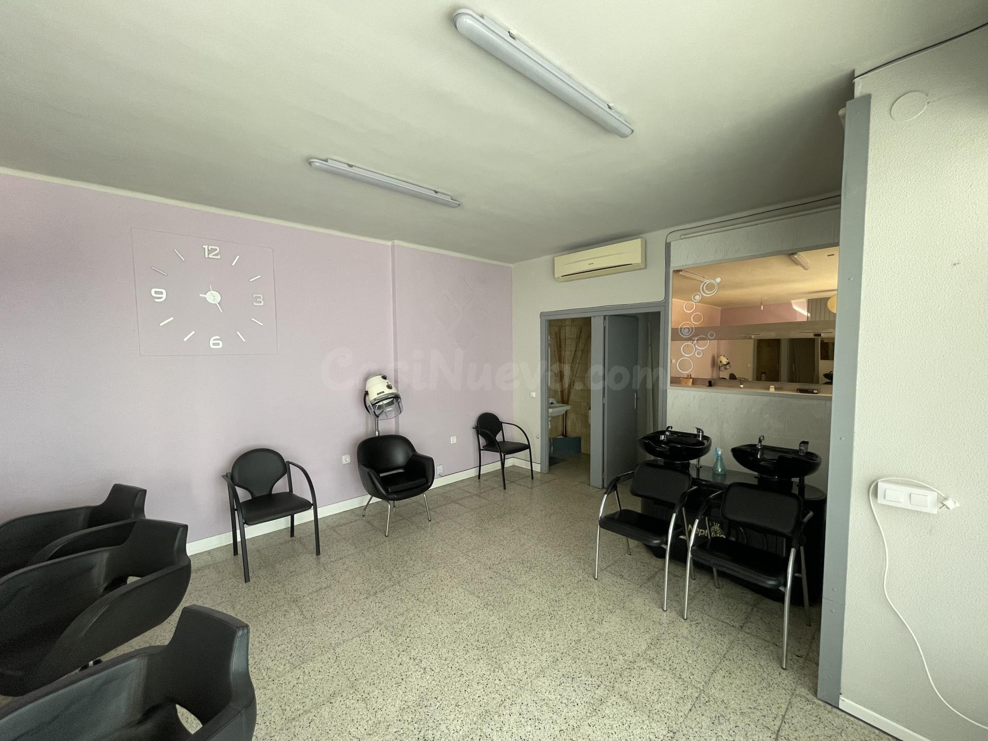 En venta local comercial + Garaje cerrado en Olot - foto 5