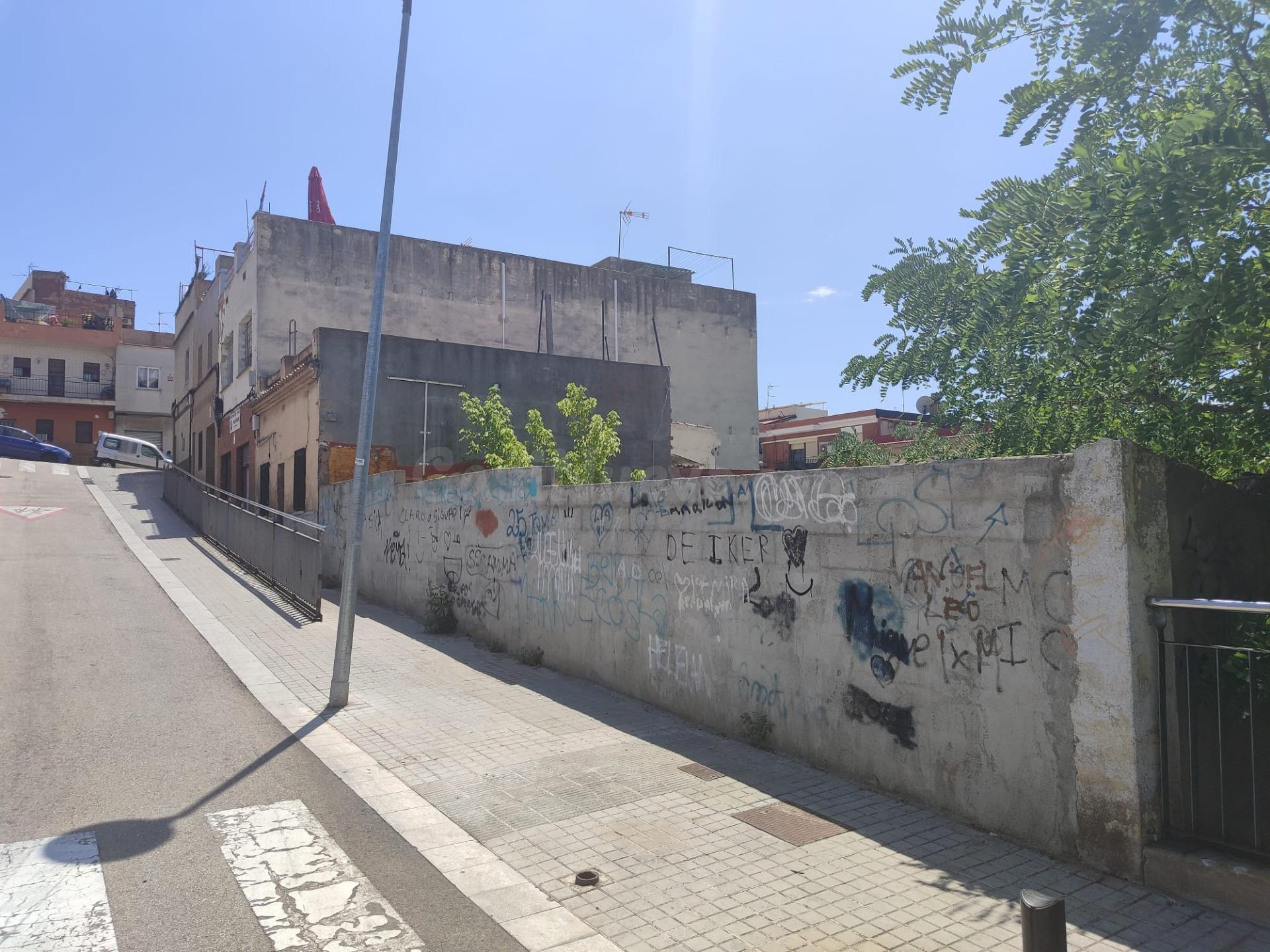 ¡OPORTUNIDAD ÚNICA PARA CONSTRUCTORES! SOLAR URBANO EN BADALONA CON GRAN RENTABILIDAD