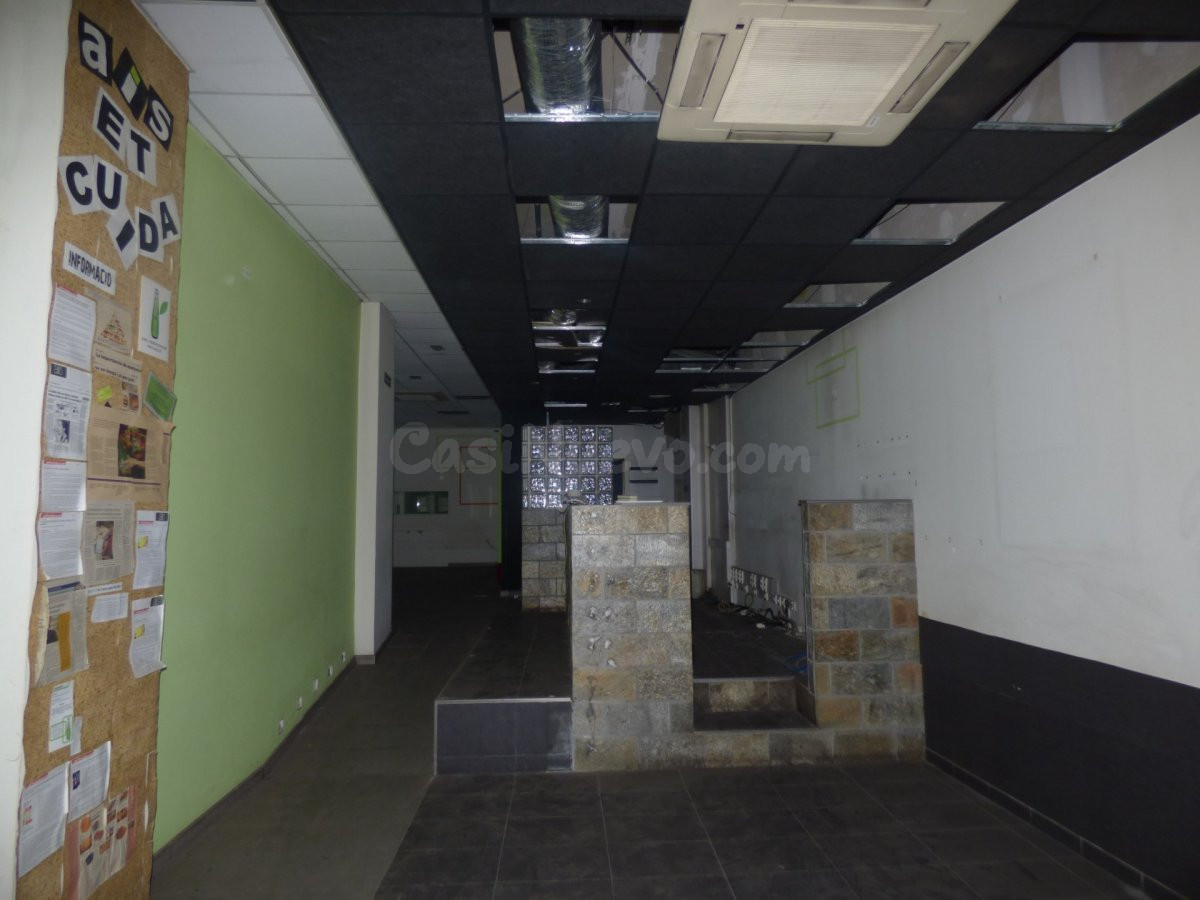 LOCAL COMERCIAL IDEAL PARA RESTAURACIÓN EN ALQUILER EN LA ZONA DE ÀNGEL GUIMERÀ DE MANRESA