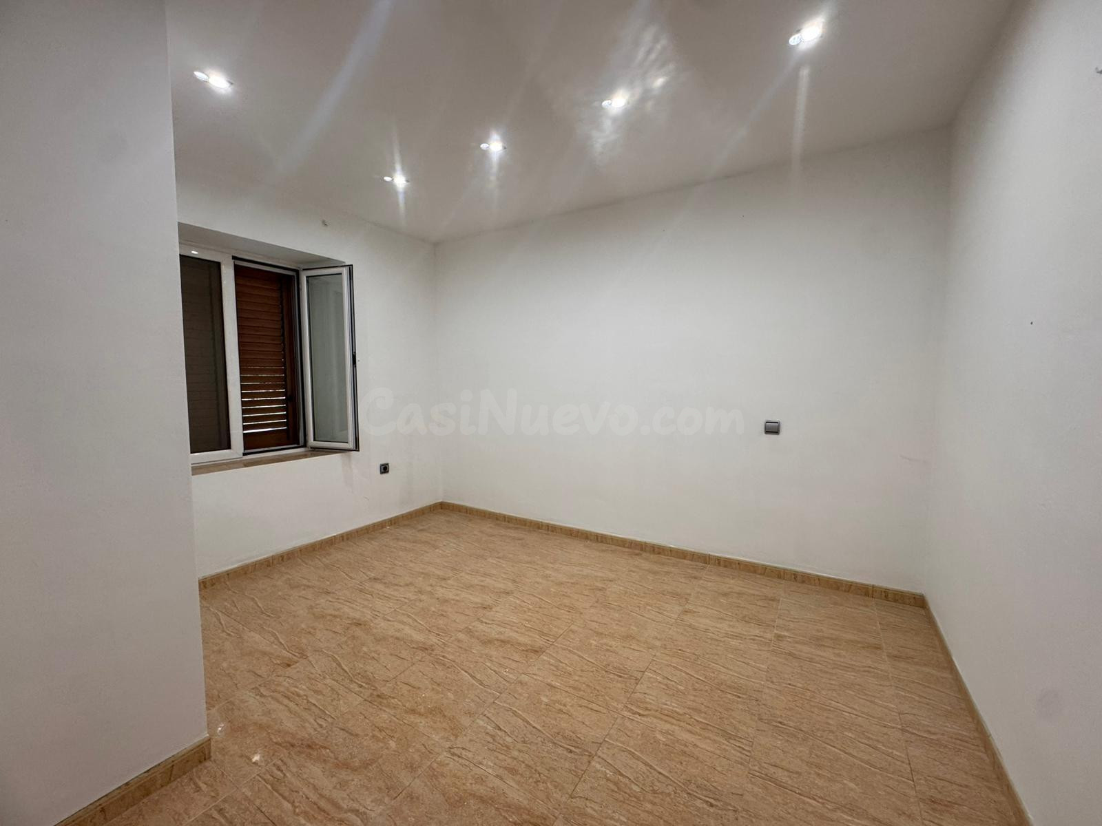 CASA DE PLANTA BAJA EN CARDONA CON 3 HAB. DOBLES Y TERRAZA - foto 4