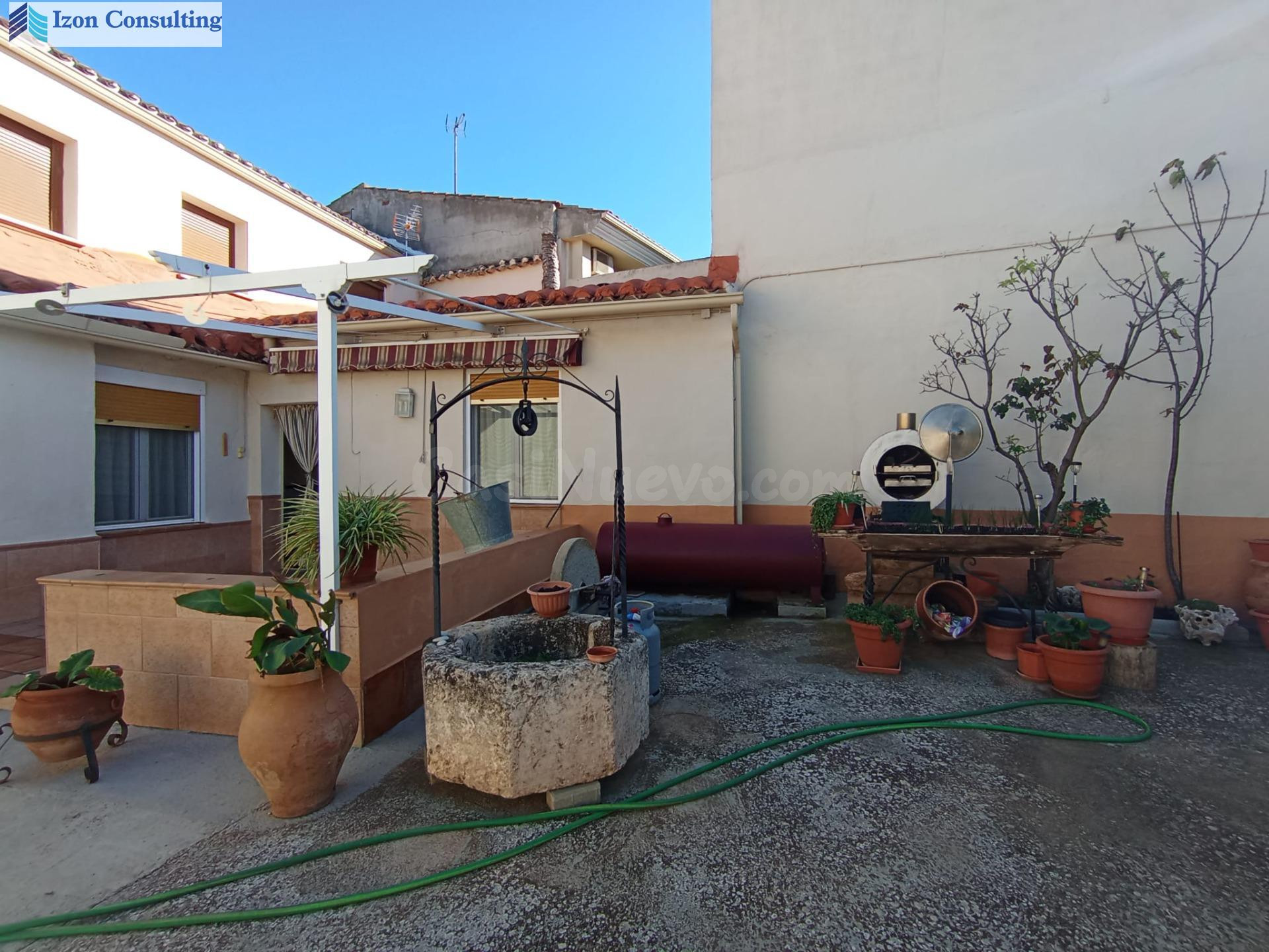 ¡Oportunidad única en Villarrobledo! Dos viviendas independientes en una sola.