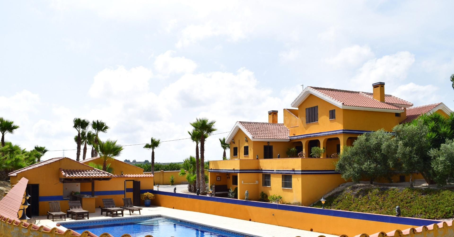 VILLA RUSTICA CERCA DE ORIHUELA COSTA - ALICANTE