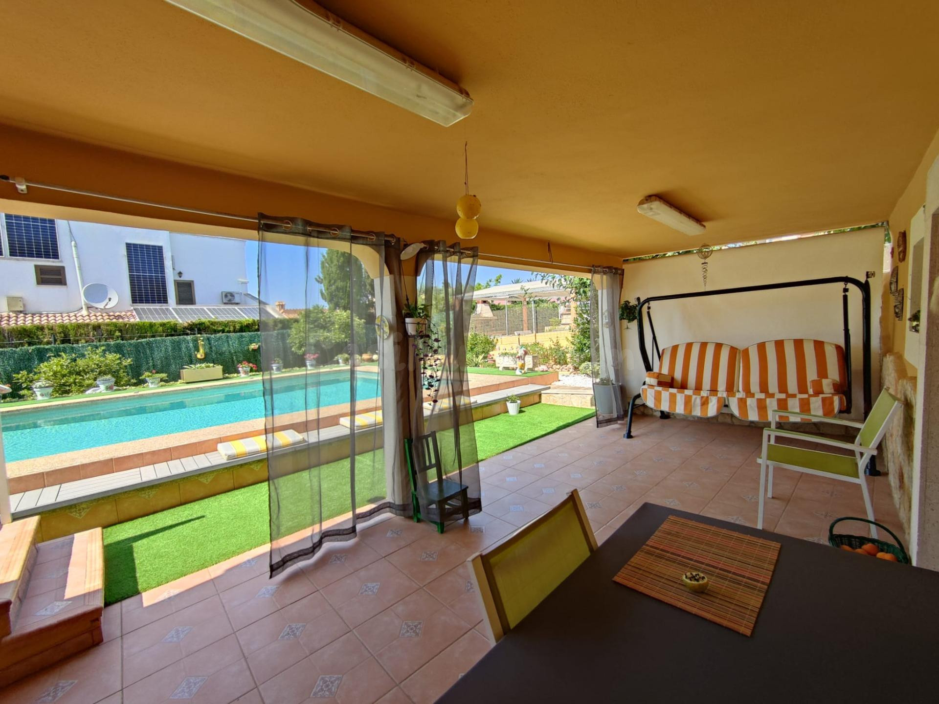 Chalet independiente con piscina reformada y vistas parciale - foto 3