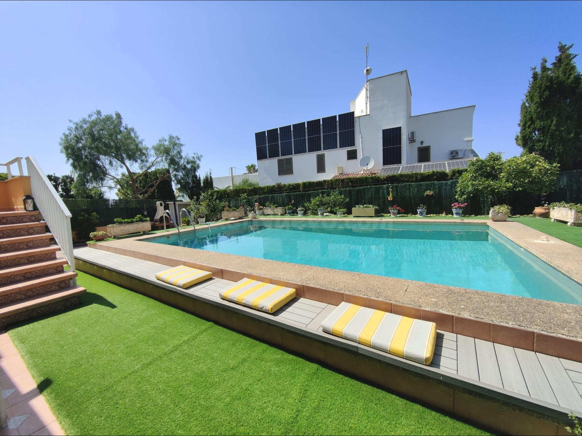 Chalet independiente con piscina reformada y vistas parciale - foto 5