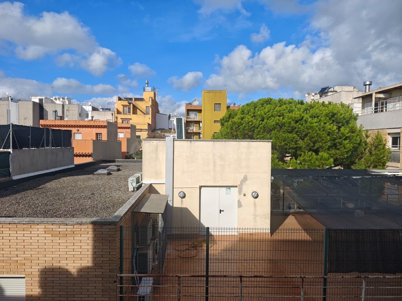 Tu nuevo hogar en el centro: luminoso, esquinero y lleno de posibilidades