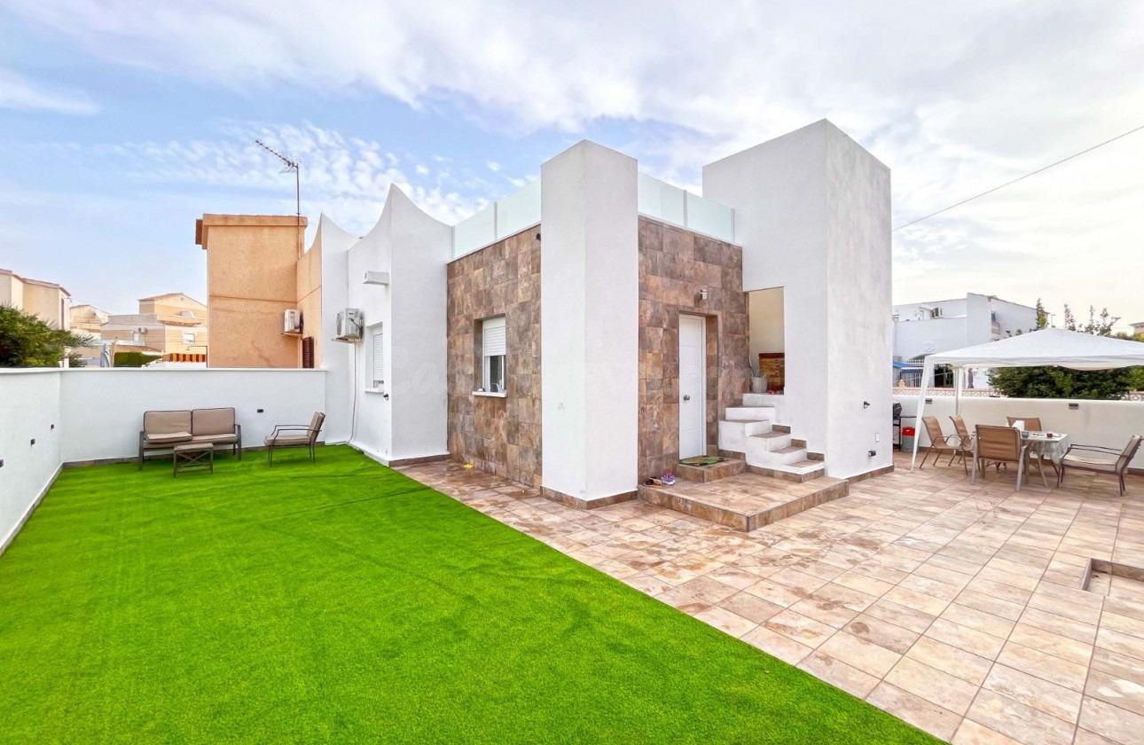 TOTALMENTE REFORMADO! CHALET SEMI-INDEPENDIENTE EN ORIHUELA 