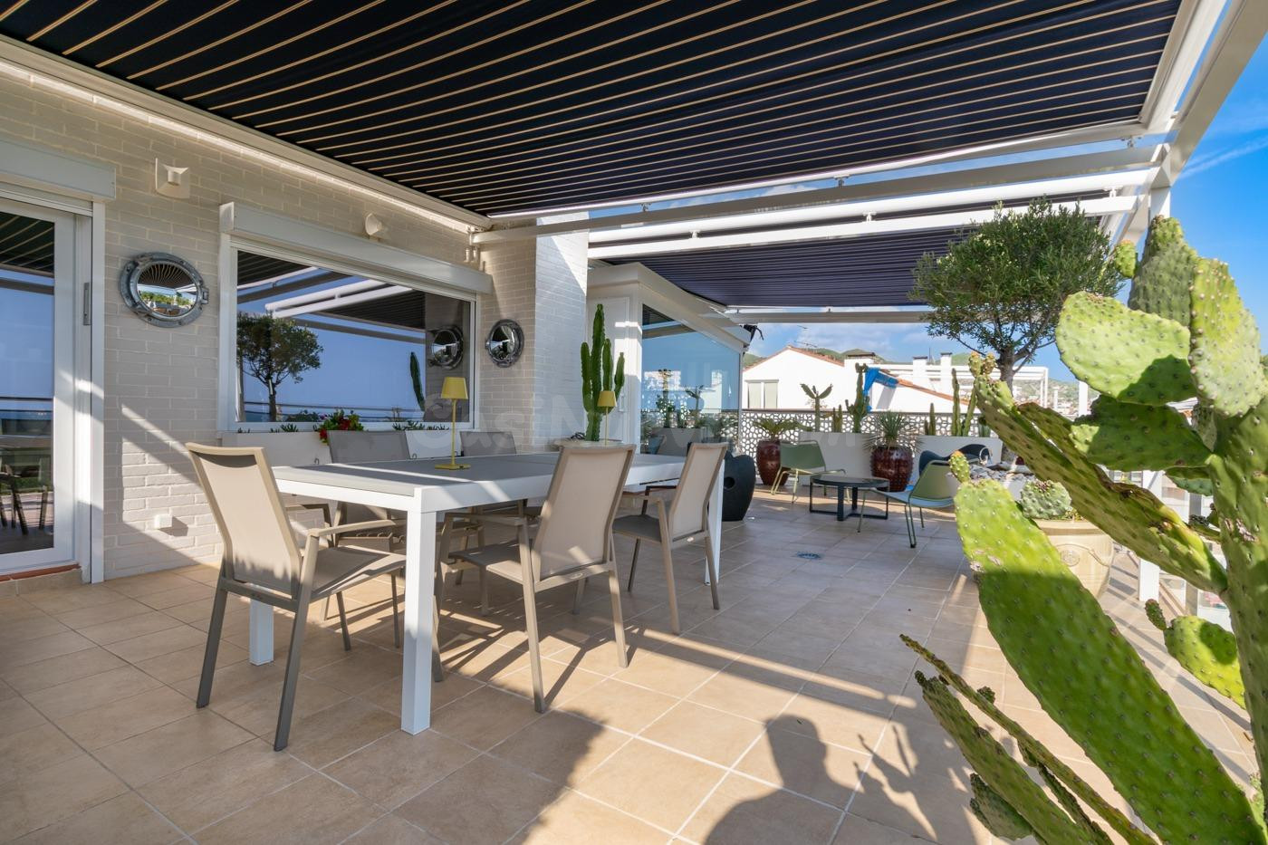 SOBREÁTICO CON ASCENSOR TERRAZAS Y VISTAS AL MAR EN VENTA EN SITGES ZONA SAN SEBASTIAN