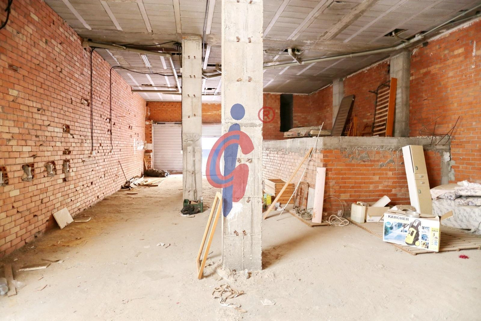 Local comercial en venta a escasos metros del paseo marítimo de Guardamar