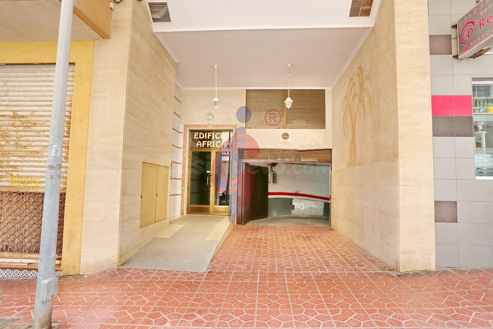 Plaza de aparcamiento en venta cerca de la Avenida Cervantes