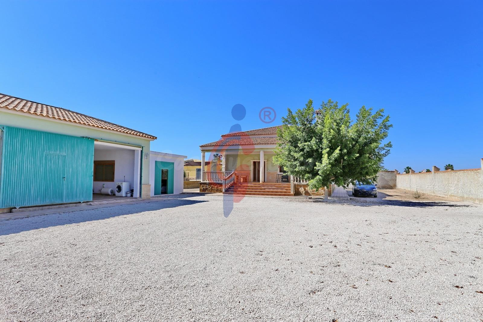 Se vende chalet independiente con parcela de 241 m2 en La Marina