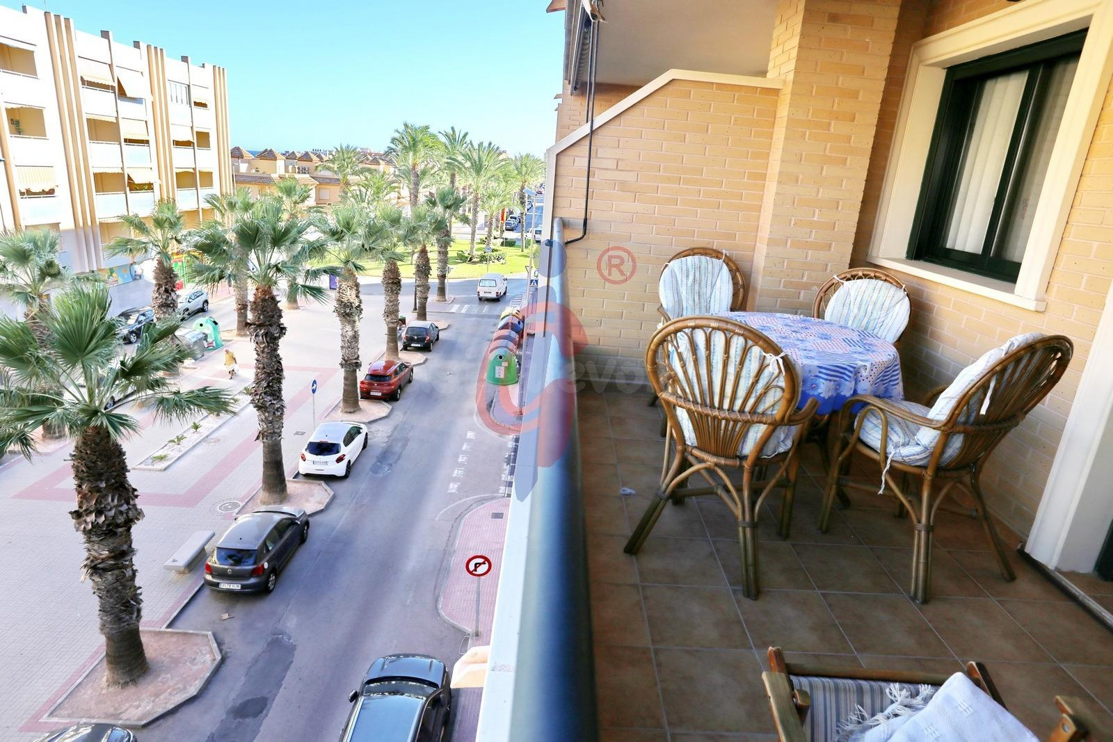 ¡Apartamento de tres dormitorios y dos baños en venta en la Plaza Porticada!