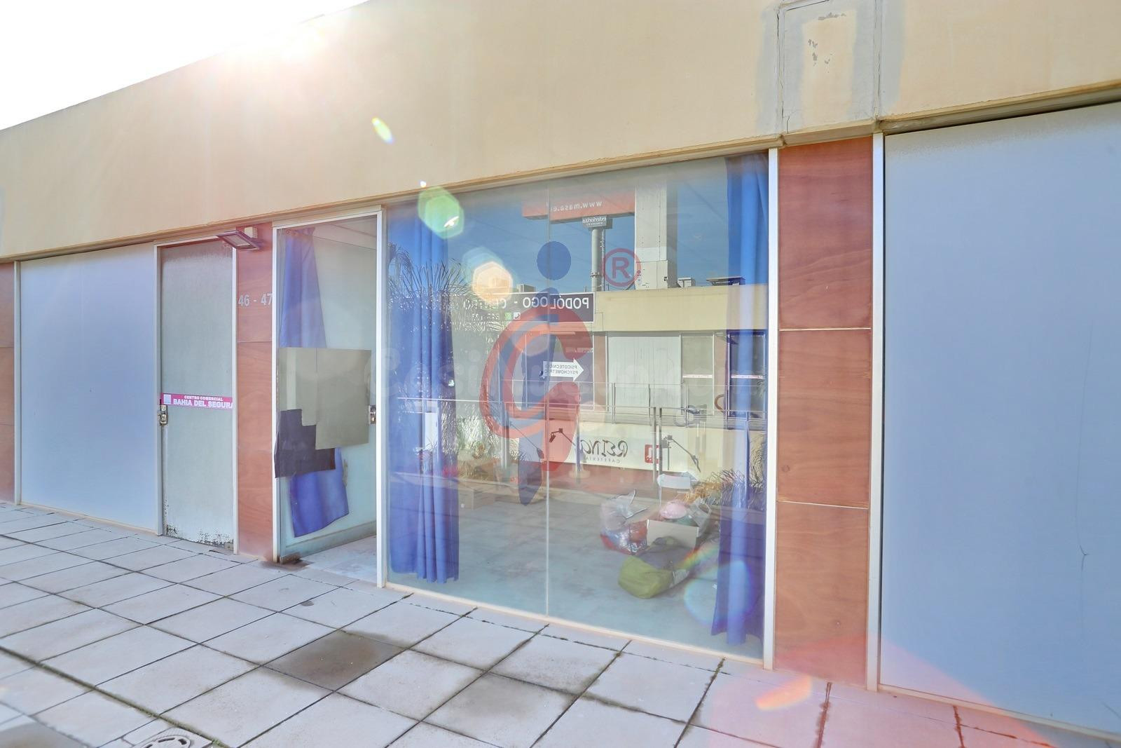¡Oportunidad en San Fulgencio! Local comercial en venta para invertir