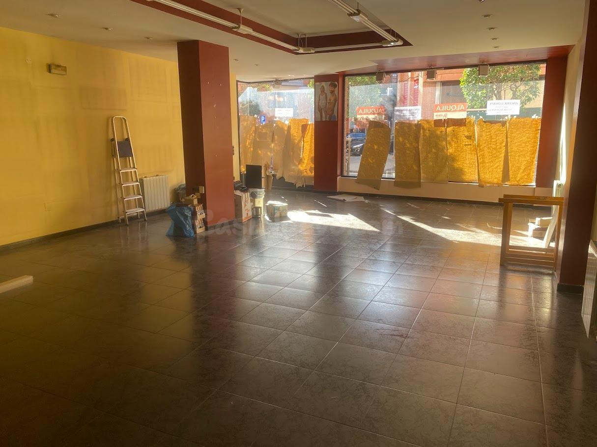 LOCAL COMERCIAL EN CALLE VEGA