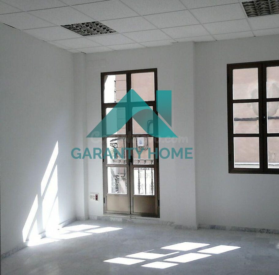 Se vende despacho en Zona Pintores