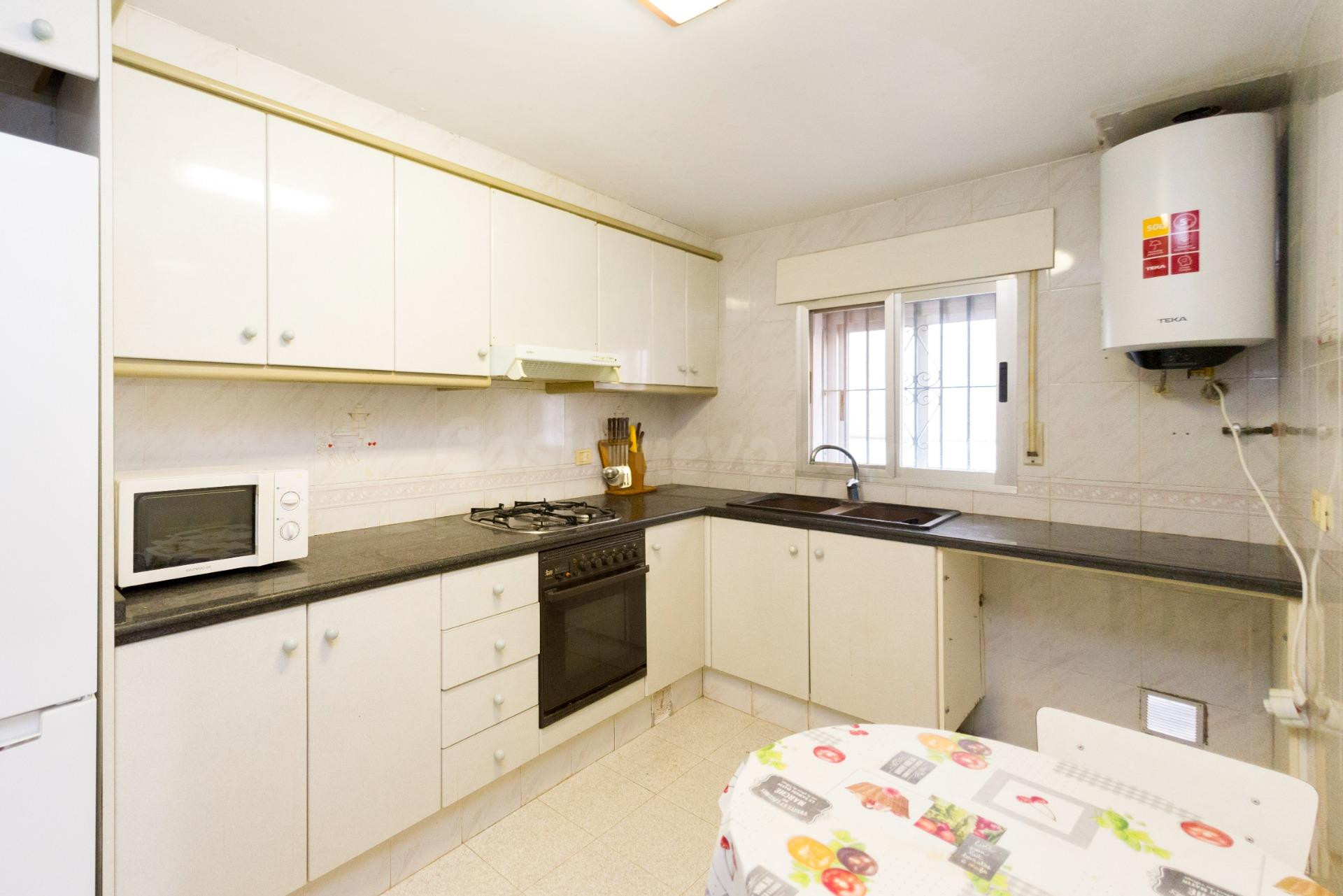 Se vende casa con muchas posibilidades de reforma