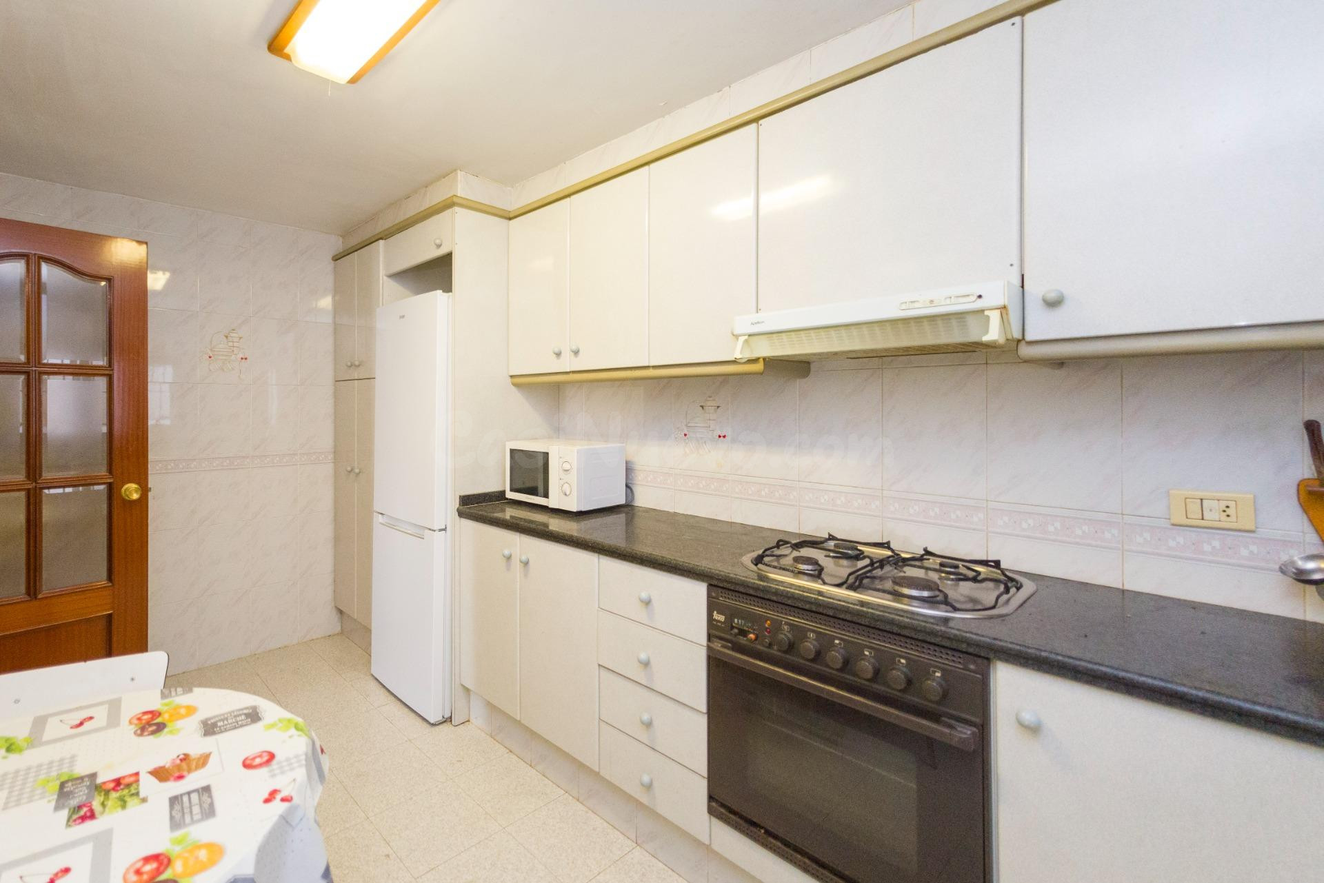 Se vende casa con muchas posibilidades de reforma - foto 3