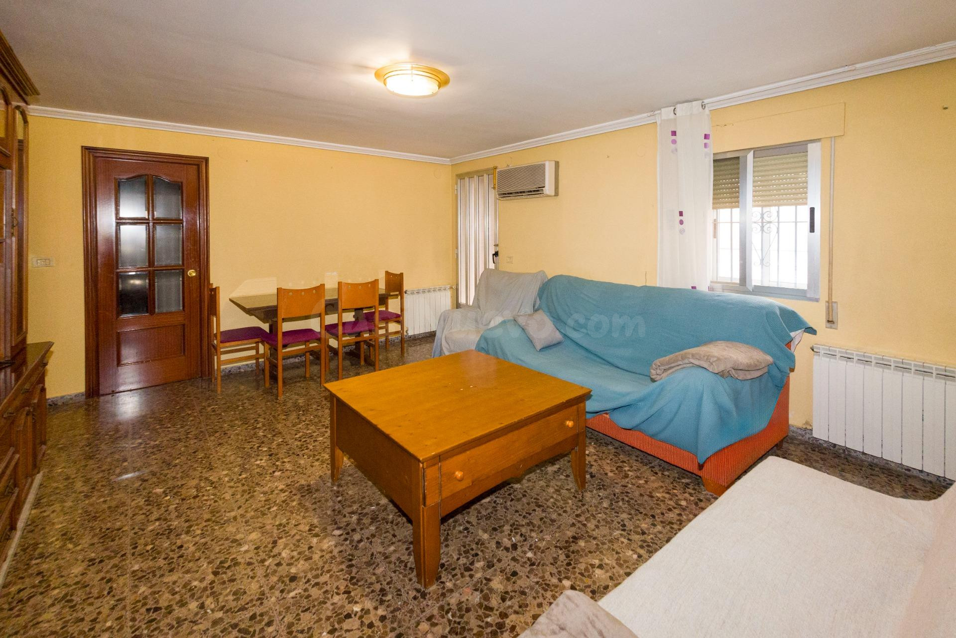 Se vende casa con muchas posibilidades de reforma - foto 4