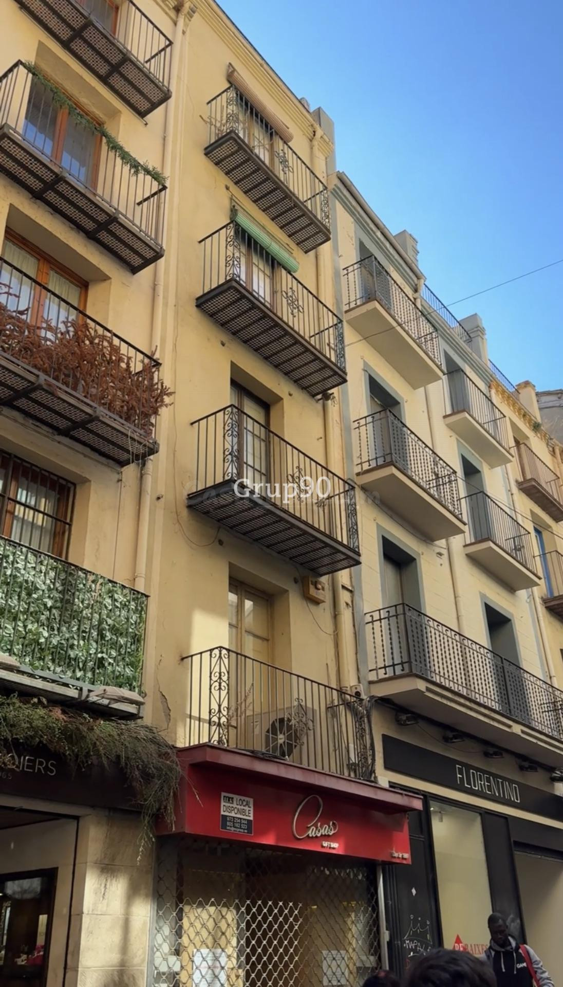 🏢 EDIFICIO CON LOCAL COMERCIAL EN VENTA EN EL CENTRO DE LLEIDA – IDEAL INVERSORES