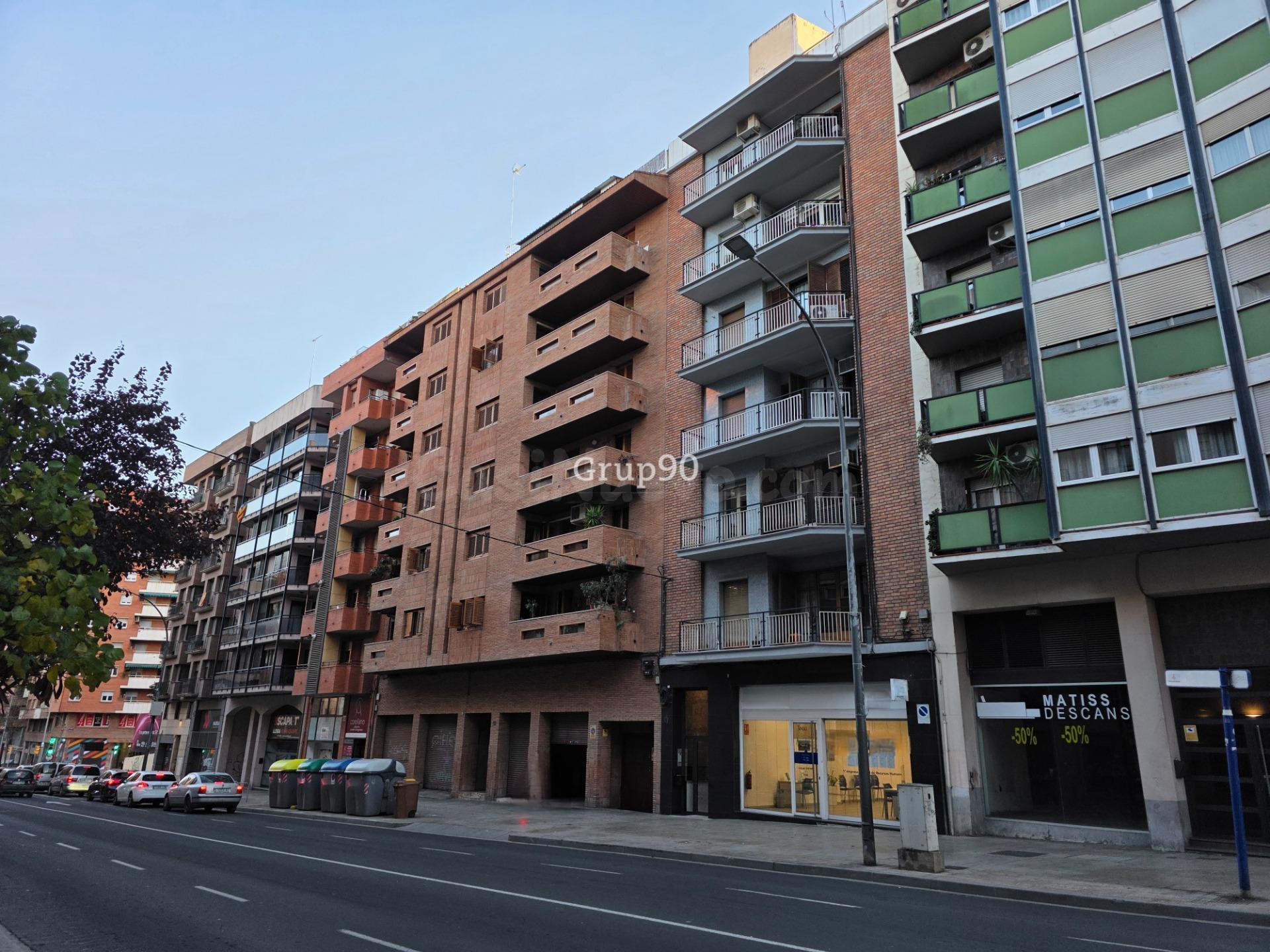 🏢 Local comercial de 135 m2 a pie de calle – Amplio, versáti - foto 2