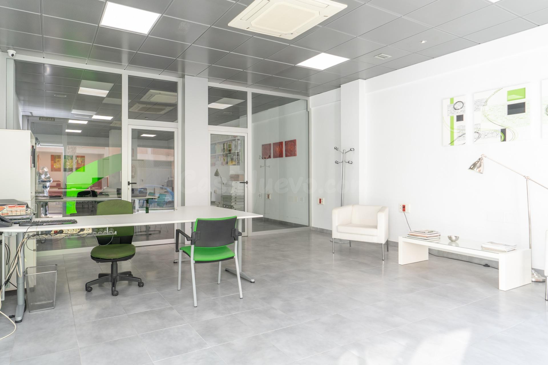 🏢 ¡OPORTUNIDAD ÚNICA! LOCAL COMERCIAL A PIE DE CALLE EN MOTRIL 🏢