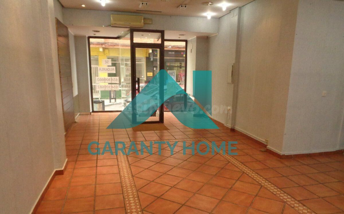 Se alquila  local comercial en zona CENTRO