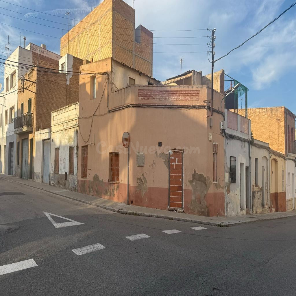 🏡 Casa Esquinera para Reformar Integralmente – Gran Potencial - foto 3