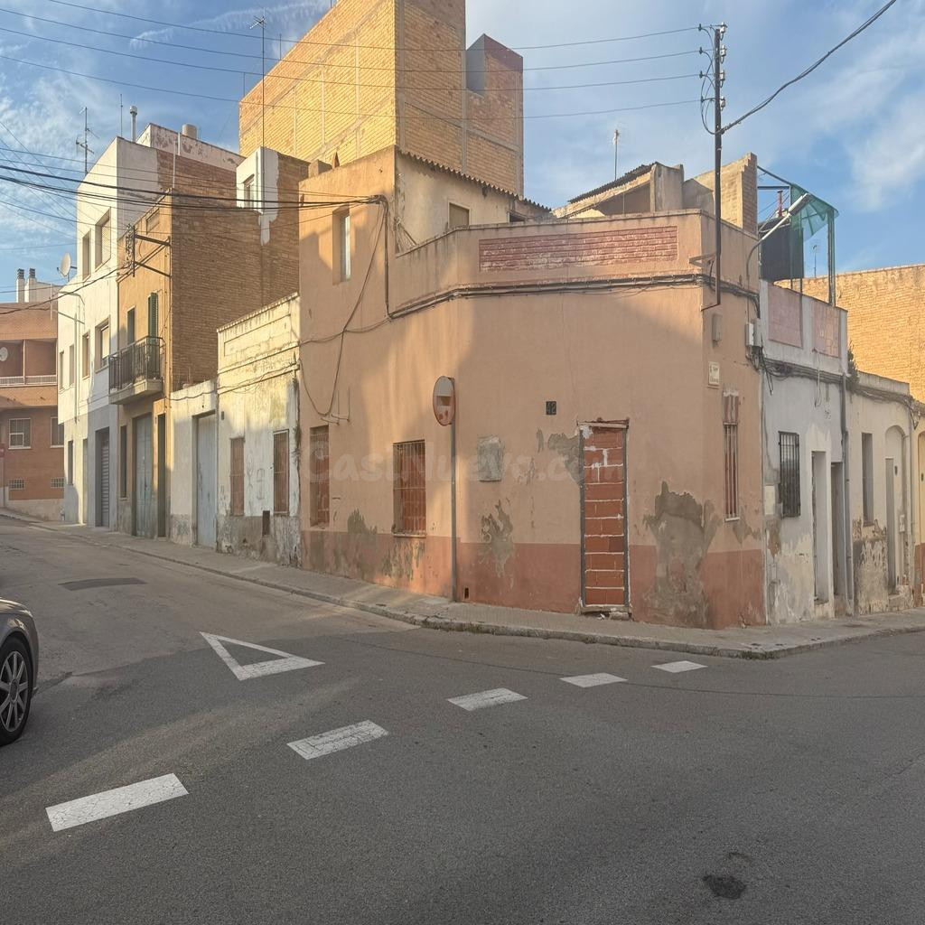 🏡 Casa Esquinera para Reformar Integralmente – Gran Potencial - foto 4