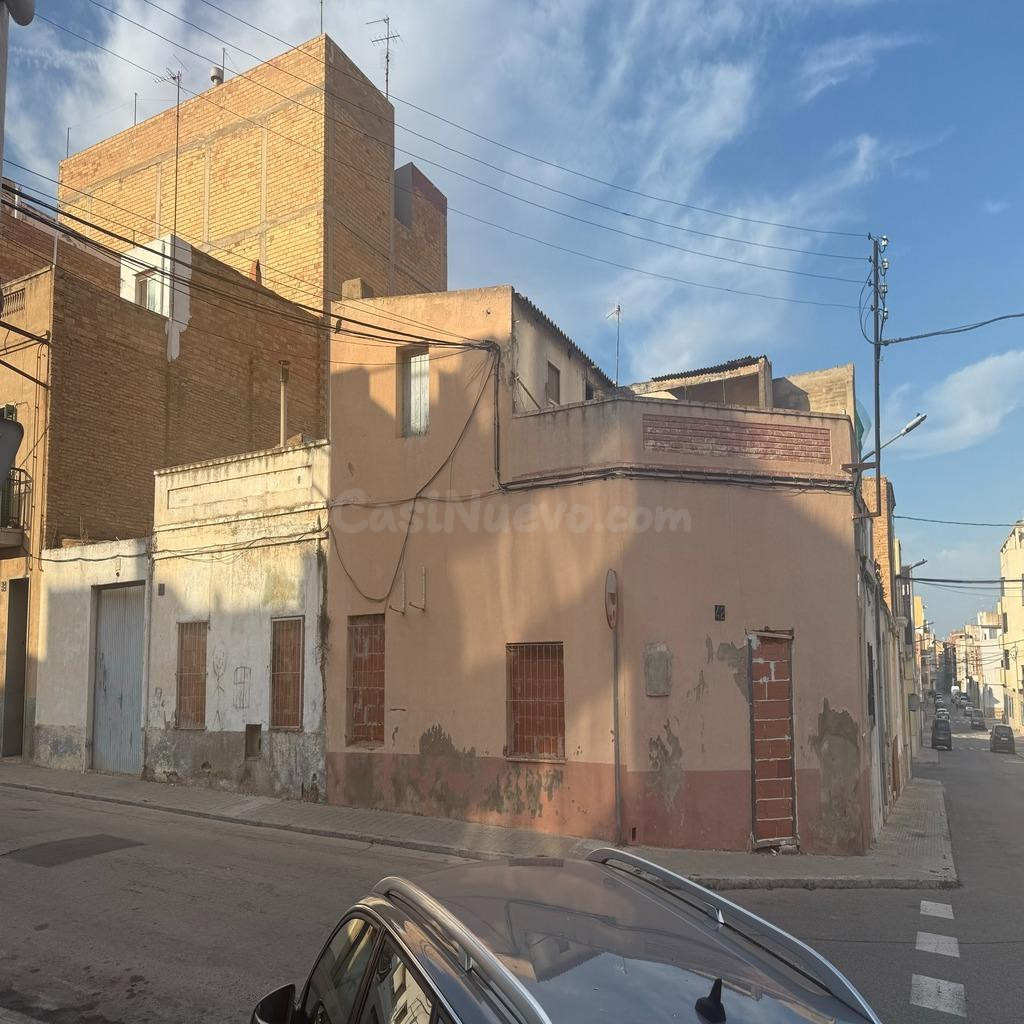 🏡 Casa Esquinera para Reformar Integralmente – Gran Potencial - foto 5