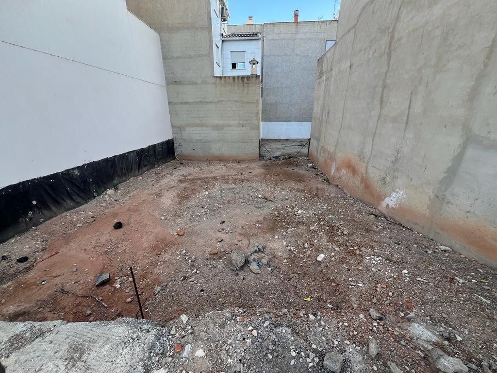 PARCELA URBANA EN LLIRIA EN UNA DE LAS MEJORES ZONAS