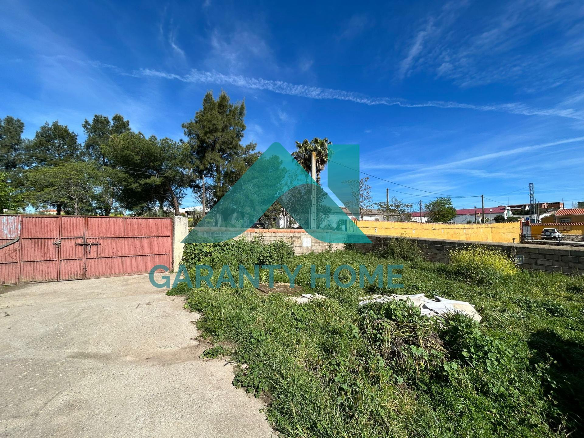 SE VENDE NAVE CON TERRENO EN POLÍGONO GANADERO - foto 2