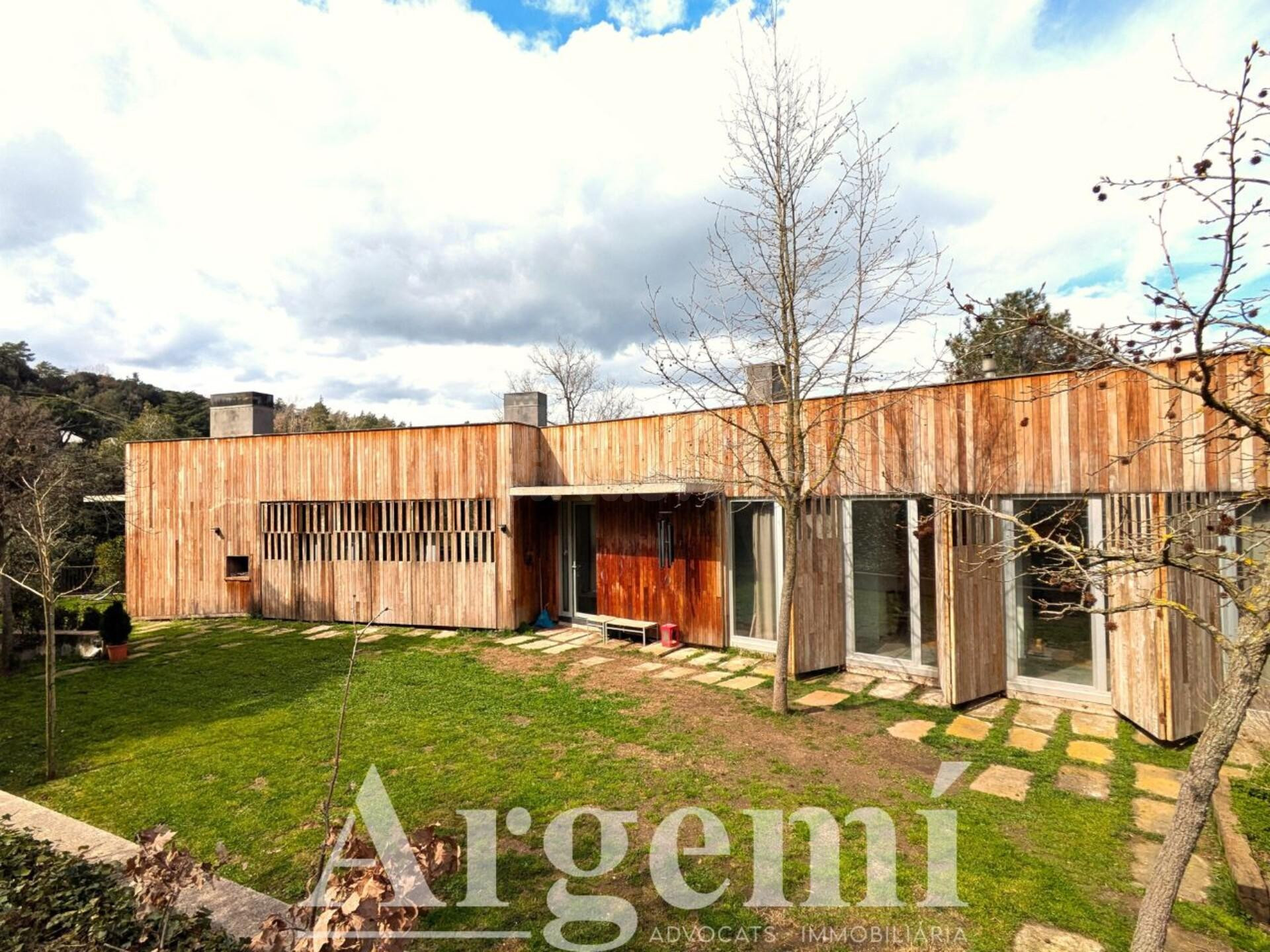 Exclusiva casa moderna en Sant Quirze Safaja - Diseño y naturaleza