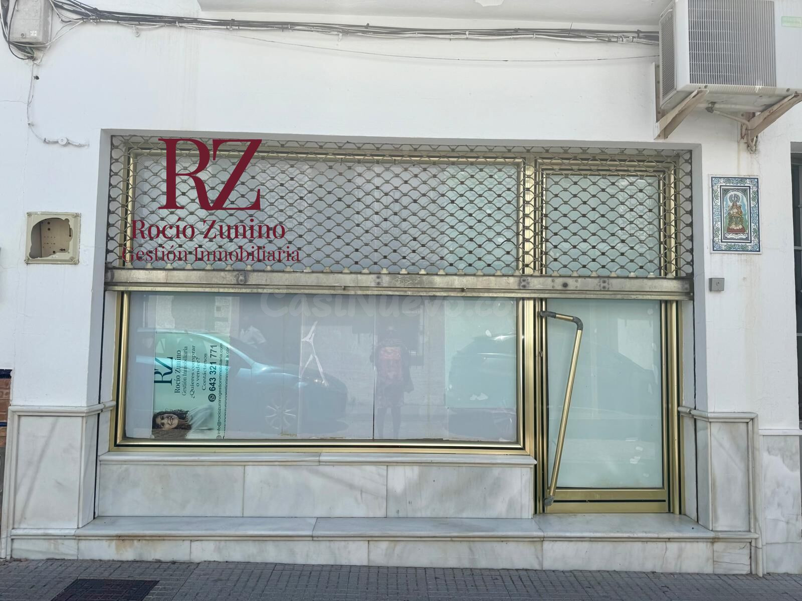 Local con vivienda para definir a tu manera en todo el centro de Cartaya.