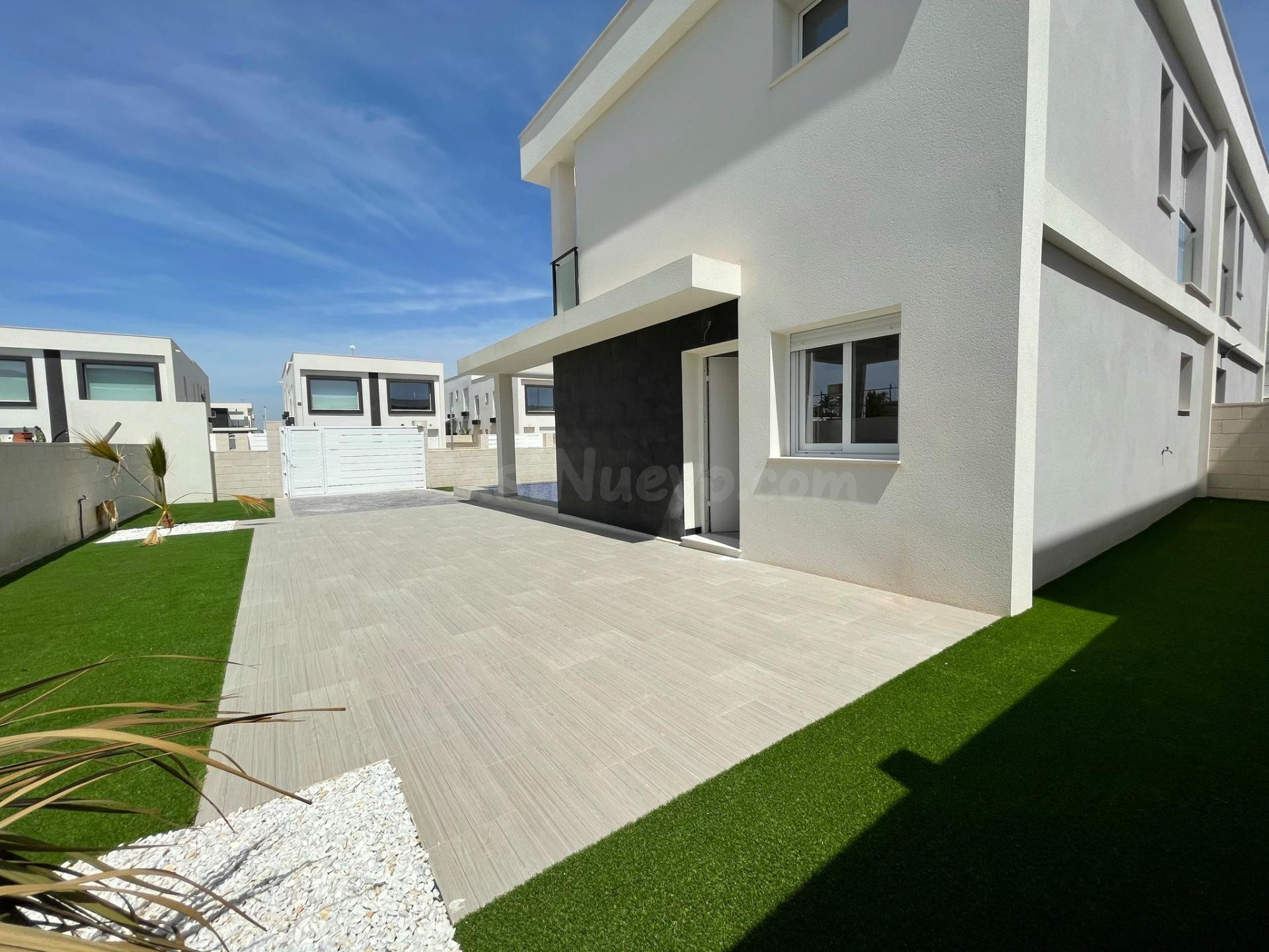 Villas de lujo en Gran Alacant – Viviendas exclusivas de obra nueva con piscina y jardín privado - foto 4