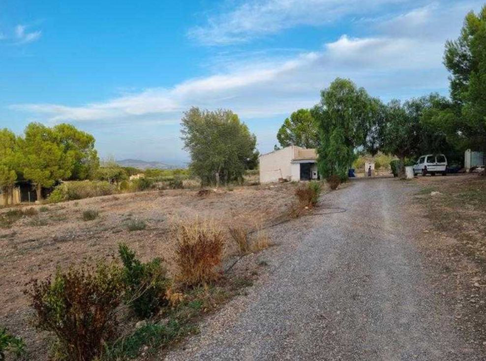 Venta de Casa Independiente con parcela en Yecla
