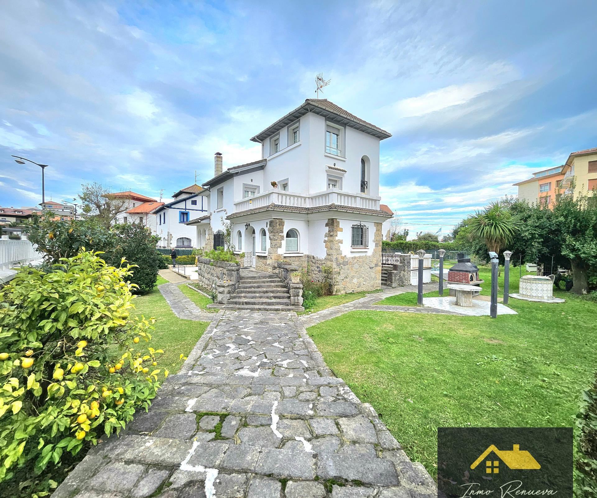 ¡ATENCIÓN! Se Vende Espectacular Chalet con terreno y piscin