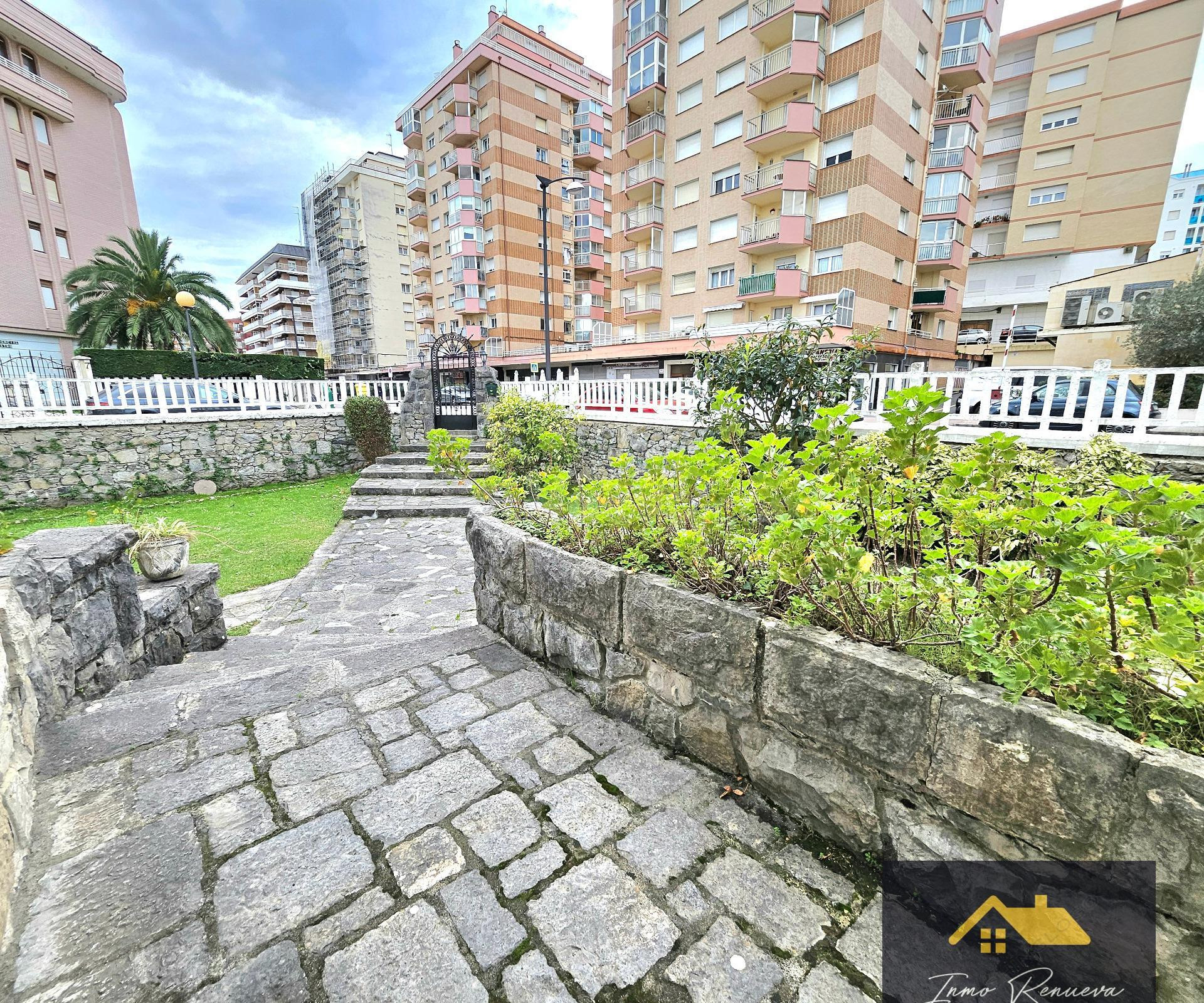 ¡ATENCIÓN! Se Vende Espectacular Chalet con terreno y piscin - foto 3