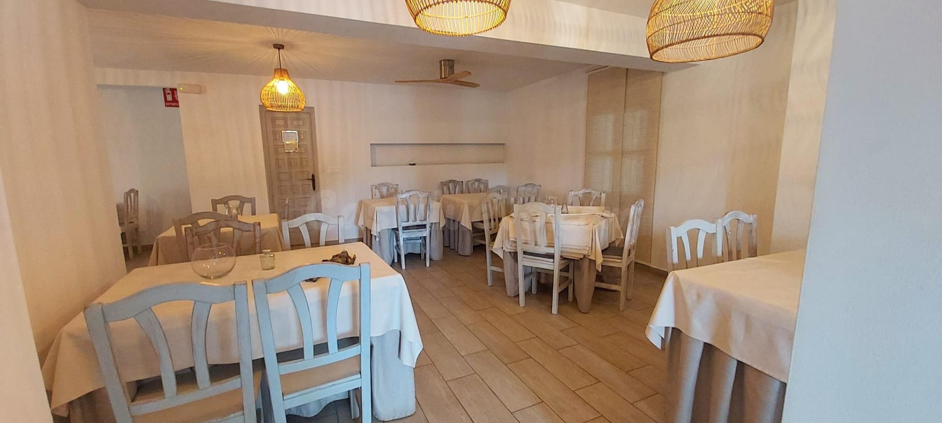 ACOGEDOR RESTAURANTE CON VIVIENDA EN VENTA, EN DENIA