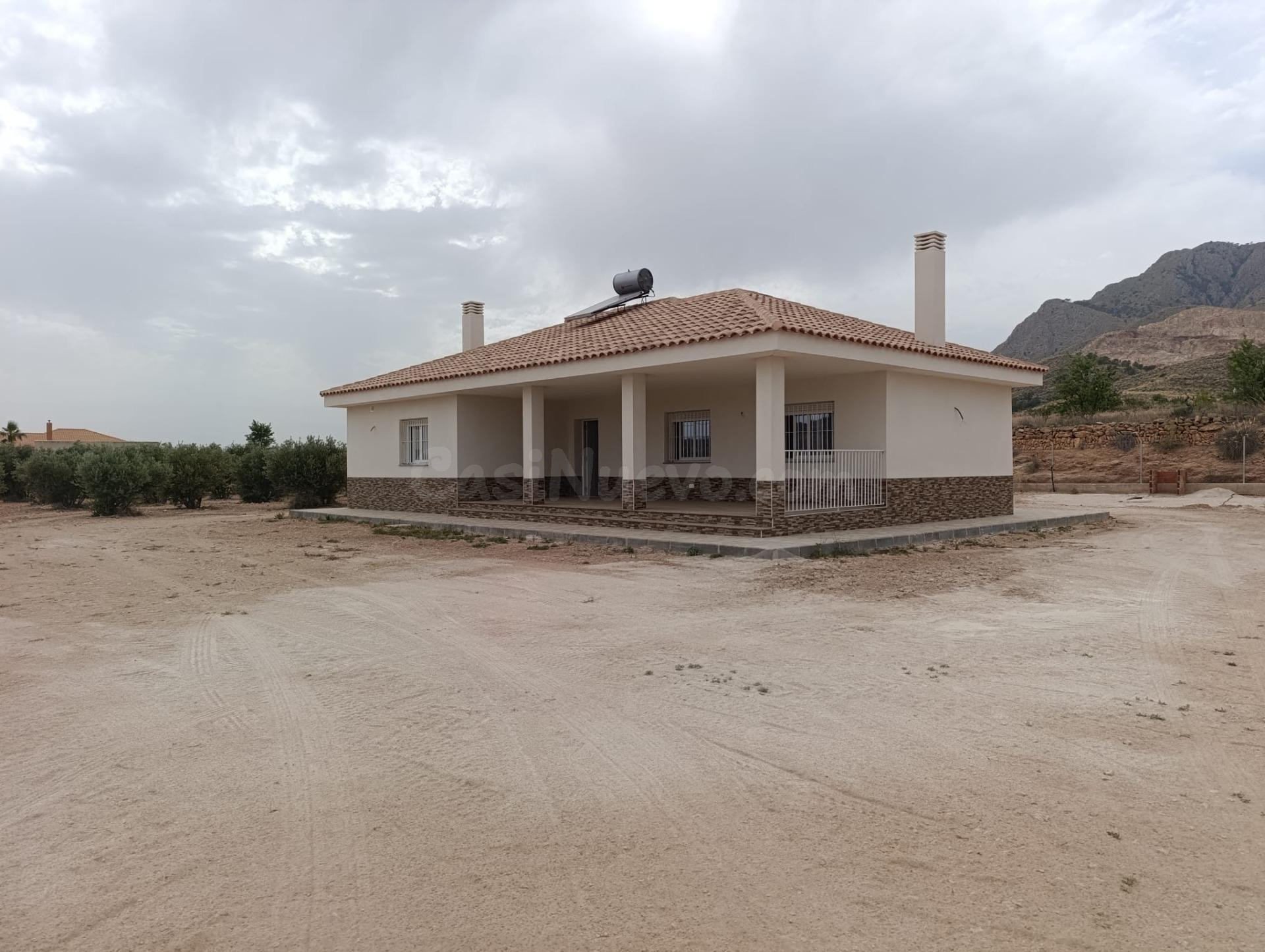 Chalet Nuevo en Macisvenda con Amplias Vistas y Comodidades Modernas