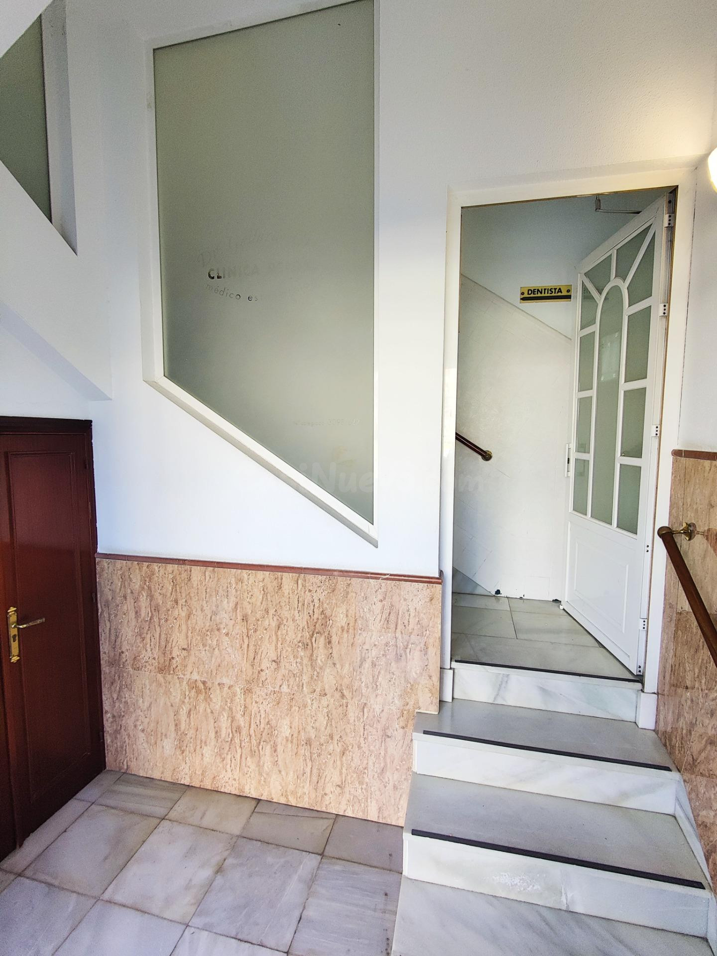 🏢 EXCELENTE LOCAL PROFESIONAL EN ALAMEDA DEL RÍO DANDO A 2 CALLES 🏢 - foto 3