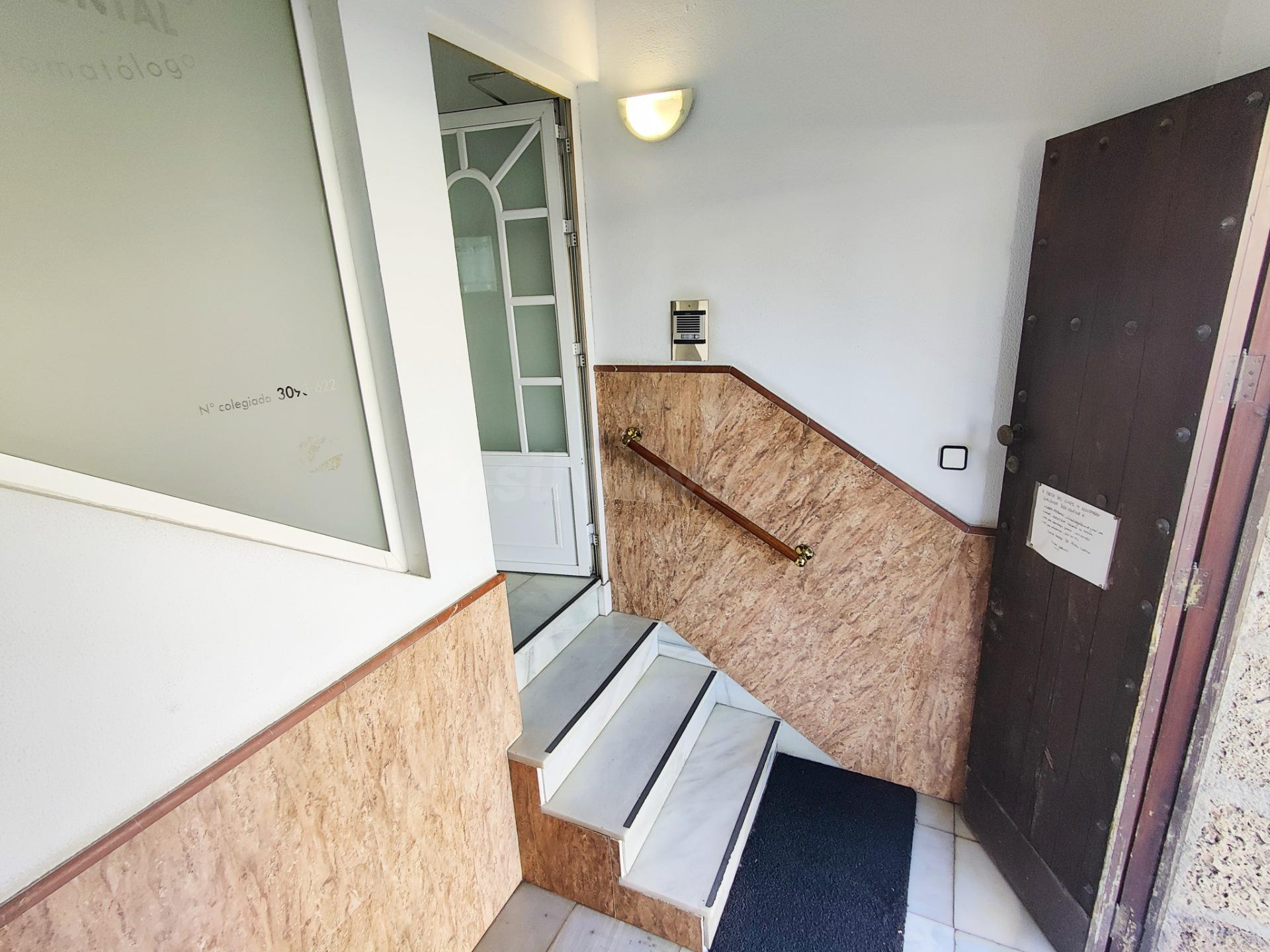 🏢 EXCELENTE LOCAL PROFESIONAL EN ALAMEDA DEL RÍO DANDO A 2 CALLES 🏢 - foto 4